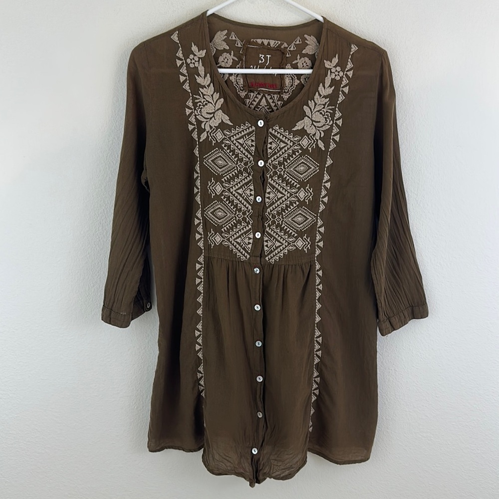 Johnny Was Workshop Boho Embroidered Green Button Down Top